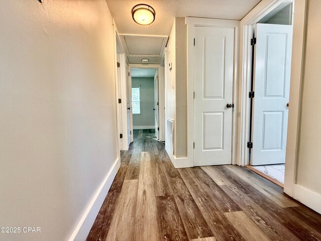 Building Photo - 1305 Flower Dr