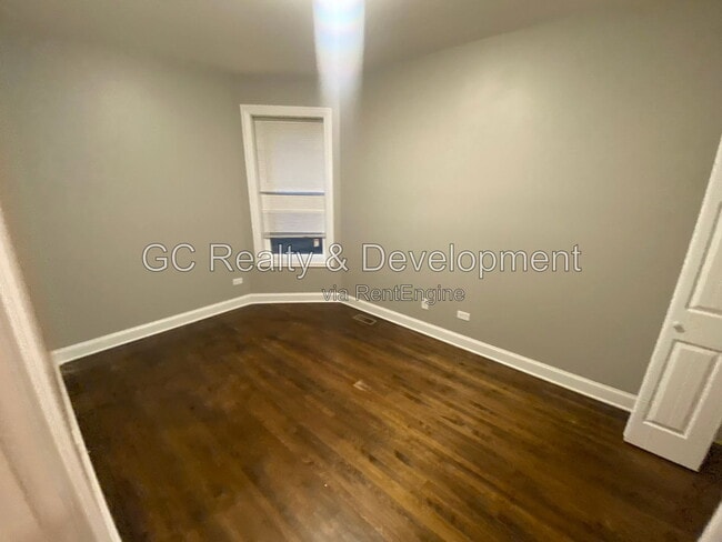 Building Photo - 3739 W Shakespeare Ave