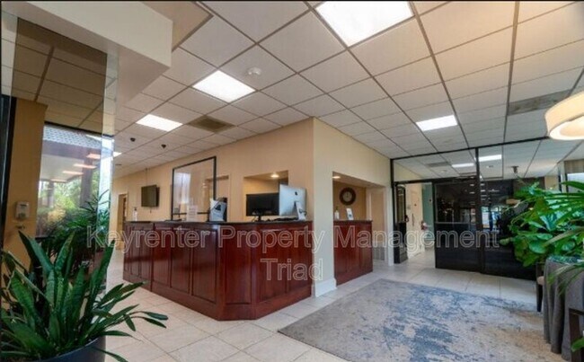 Building Photo - 1101 N Elm St