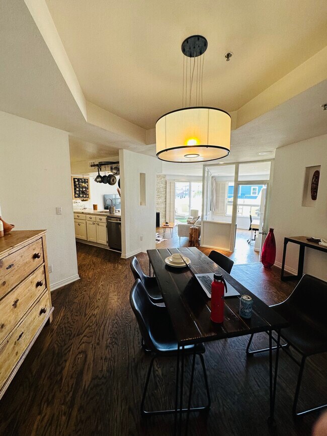 Building Photo - 255 Main St