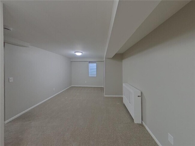 Building Photo - 803 Willard St W