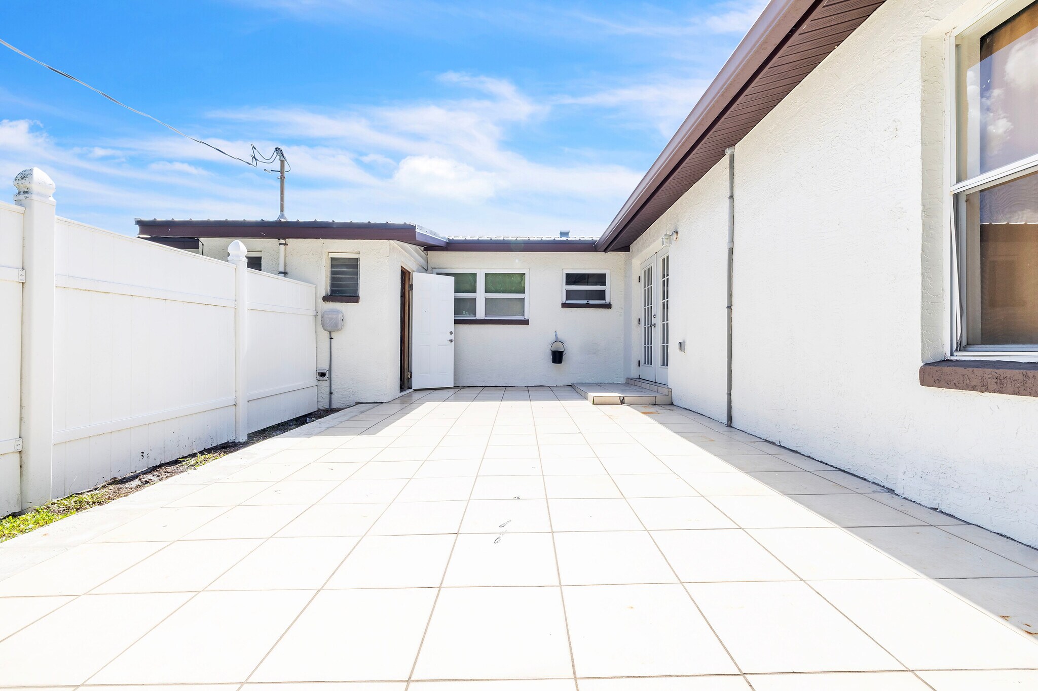 Building Photo - 311 N Arcadia Ave