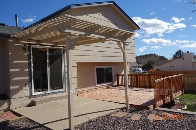 Building Photo - 5910 Bourke Dr