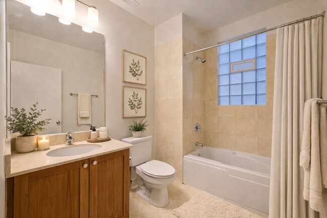 Building Photo - 1872 N Damen Ave