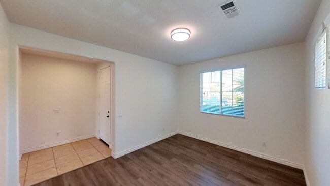 Building Photo - Spacious 4 Bedroom 3 Full Bathroom Home in...