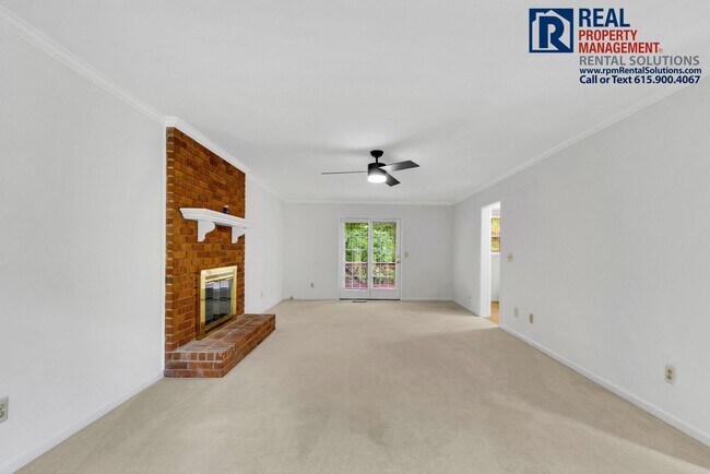 Building Photo - Beautiful Brentwood 3 BD home with attache...