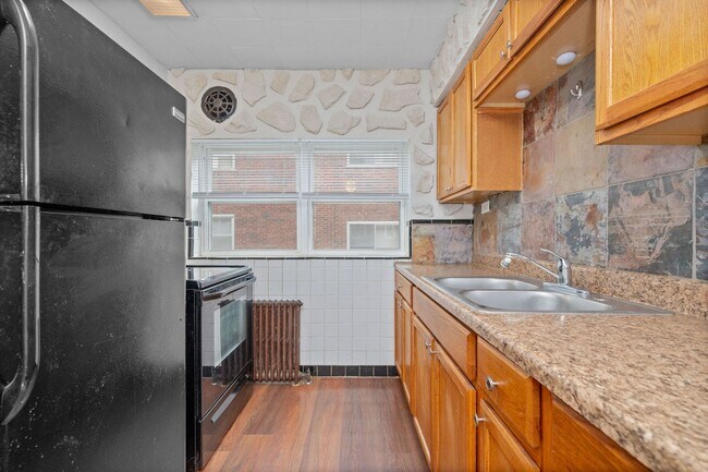 Building Photo - 632 Maple Dr