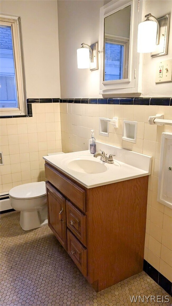 Building Photo - 95 Rand Ave