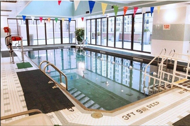 Building Photo - 422 E 72nd St