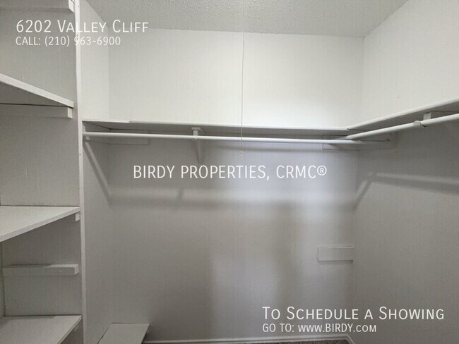 Building Photo - 6202 Valley Clf