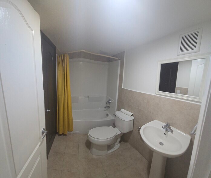 Building Photo - 8950 SW 69th Ct