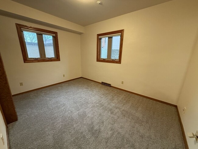 Building Photo - 100 W 17th St