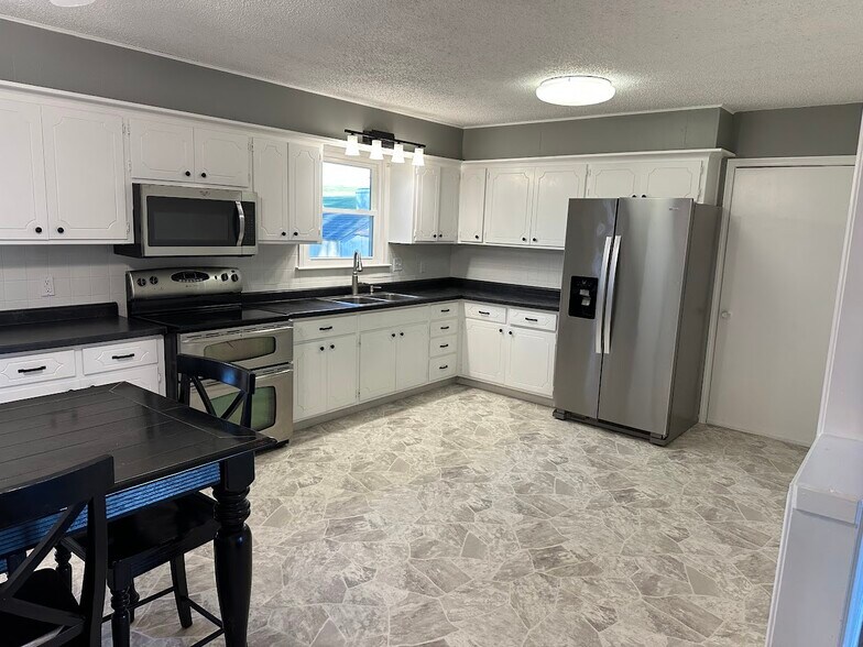 Building Photo - 103 Spring St