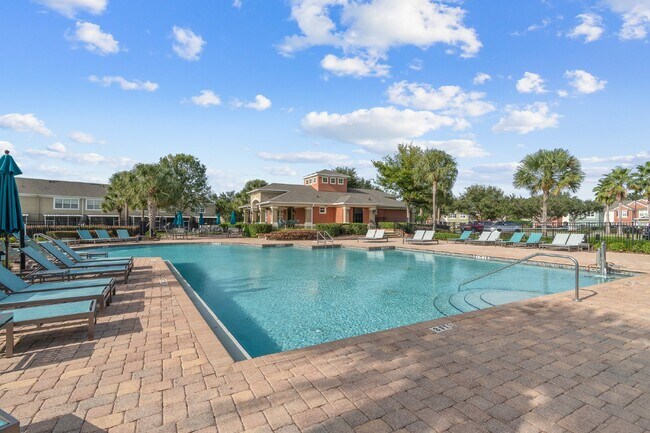Building Photo - **NEWLY REMODELED ** MAINTENANCE FREE TOWN...