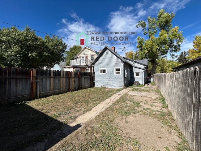 Building Photo - Spacious 2 Bed, 1 Bath Apartment – $1,100/...