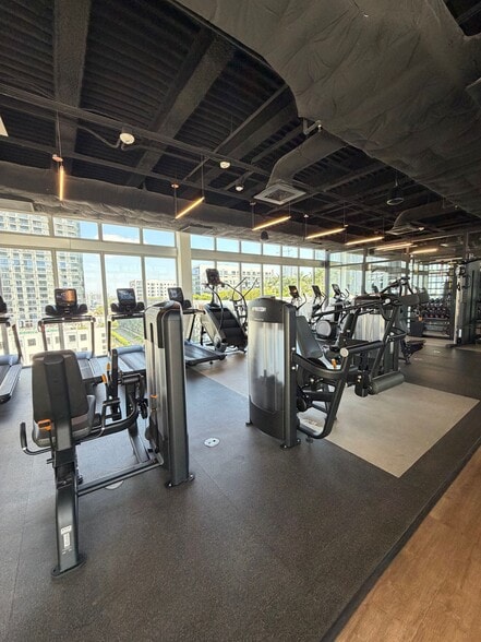 Building Photo - 237 NE 33rd St