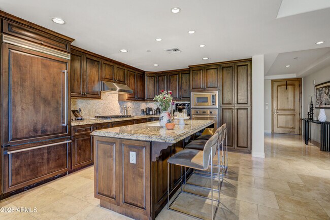 Building Photo - 7181 E Camelback Rd