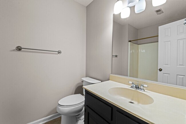 Building Photo - 5624 Darrow Dr
