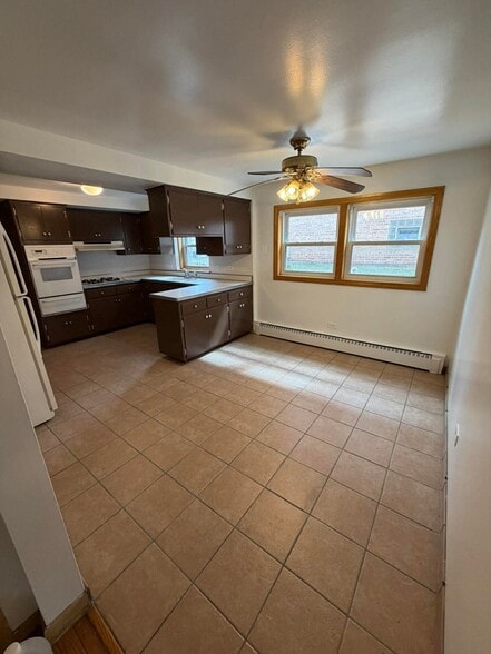 Building Photo - 4431 N Newcastle Ave