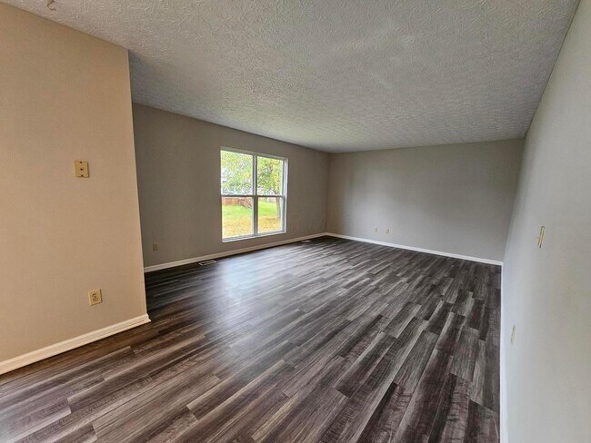 Building Photo - 5622 Blandon