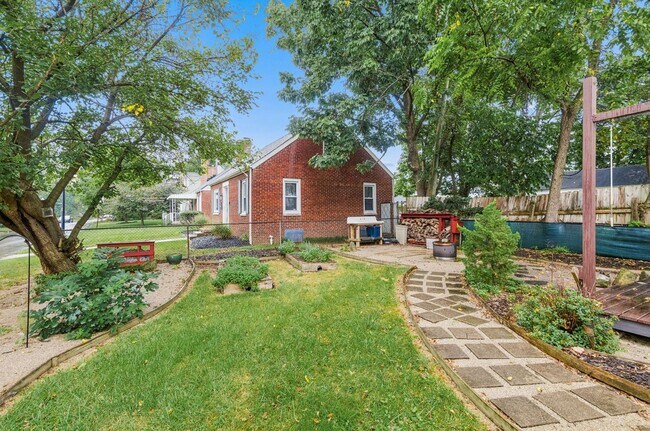 Building Photo - 2996 Woodbine Pl