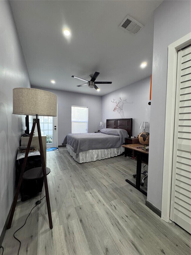 Building Photo - 1417 Avon Ln