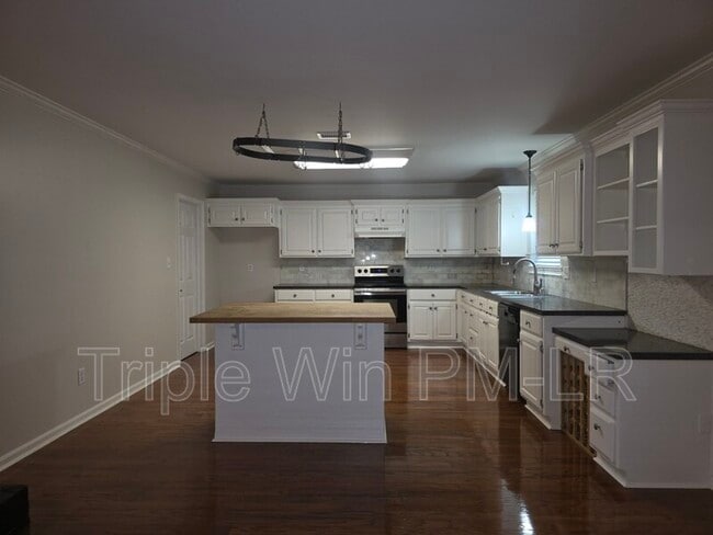 Building Photo - 12512 Woodbury Dr