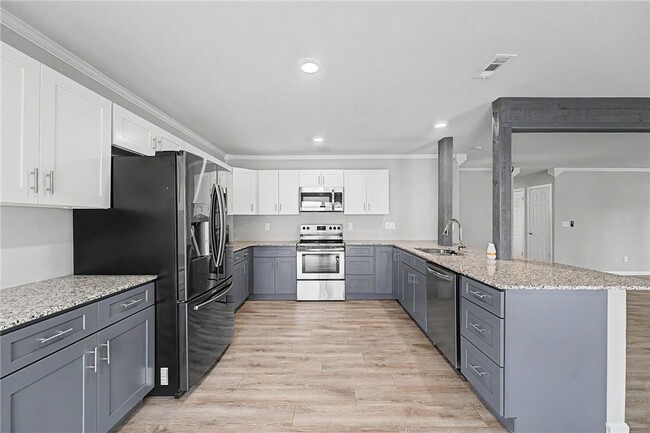 Building Photo - 1404 W Pine St