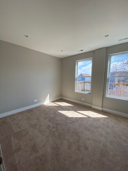 Building Photo - 3633 W Palmer St