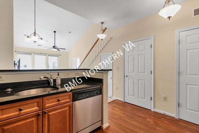 Building Photo - 801 S Greenbrier St