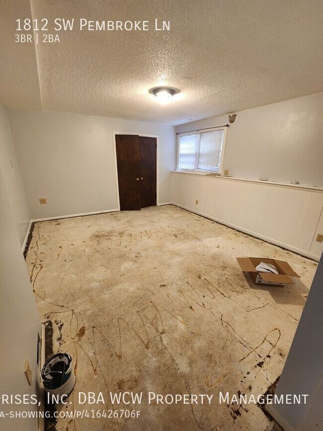 Building Photo - 1812 SW Pembroke Ln