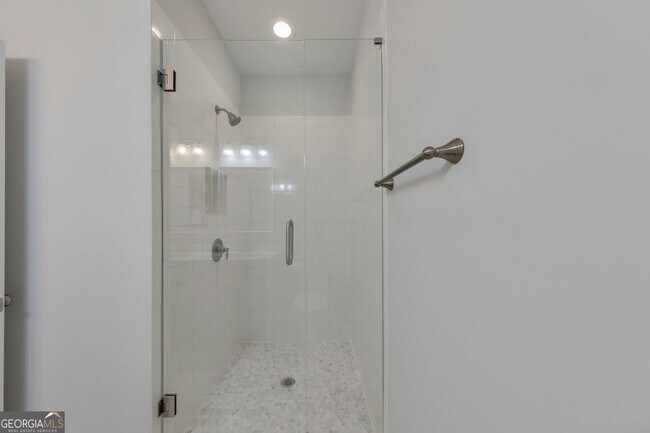 Building Photo - 910 Brees Ct