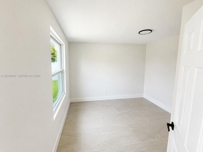 Building Photo - 2649 Key Largo Ln