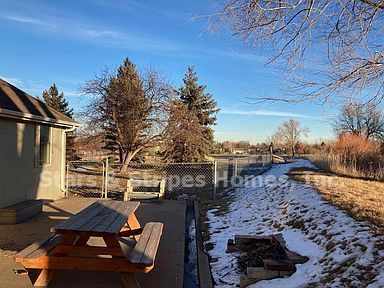 Building Photo - Unique house on large lot