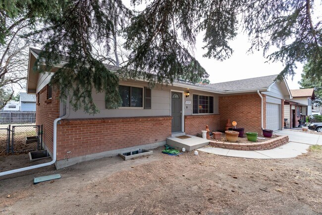 Building Photo - Single Family Rancher in Garden Ranch
