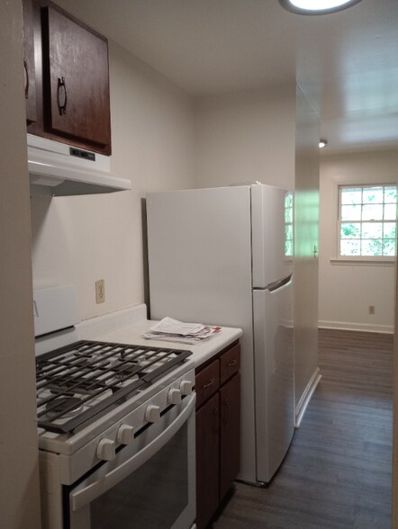 Building Photo - 2890 Carriage Dr