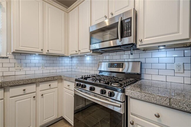 Building Photo - 720 Gardenside Cir SE
