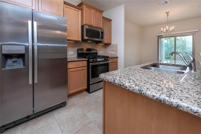 Building Photo - 1620 Bryant Dr
