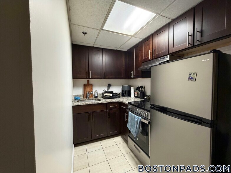 Building Photo - 62 Boylston St