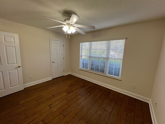 Building Photo - 154 Regency Dr