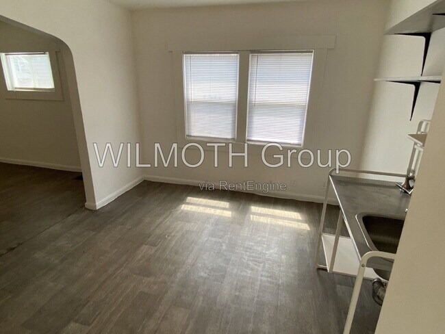 Building Photo - 318 N Sherman Dr