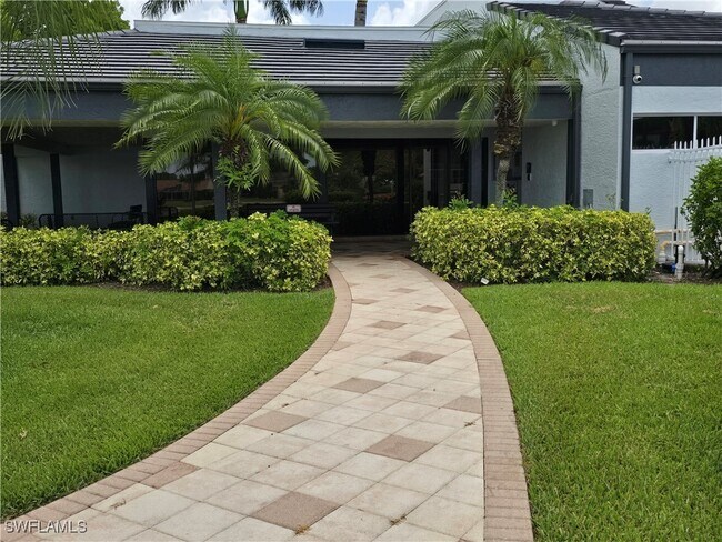 Building Photo - 605 Squire Cir