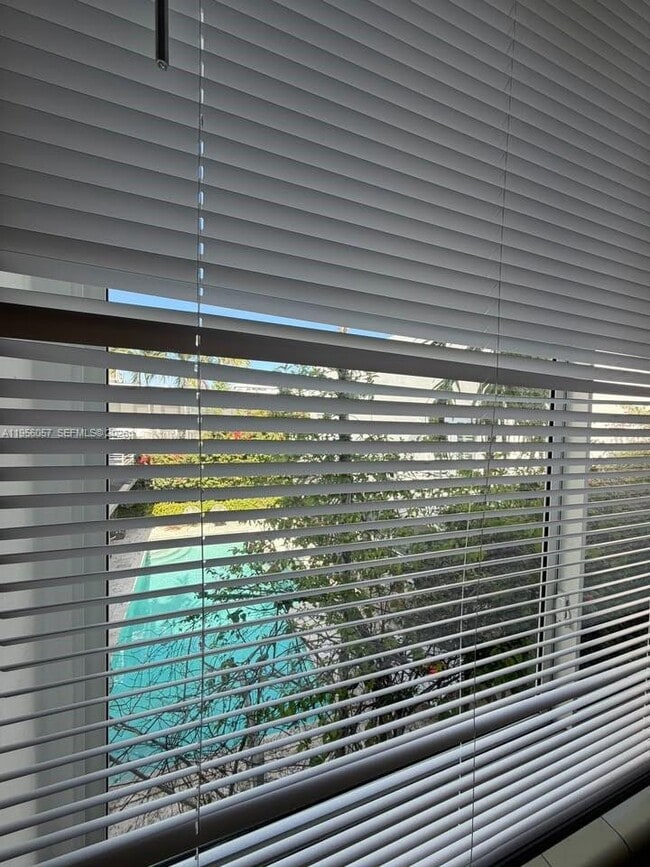 Building Photo - 825 Jefferson Ave