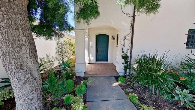 Building Photo - Spacious 2-bedroom/2.5-bathroom Townhouse- In the heart of the Funk Zone