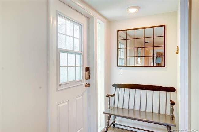 Building Photo - 5553 NE Gulfstream Way