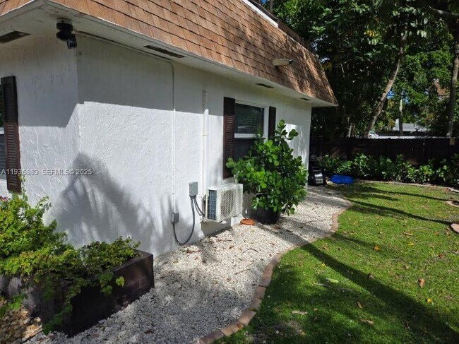 Building Photo - 1300 NW 4th Ave