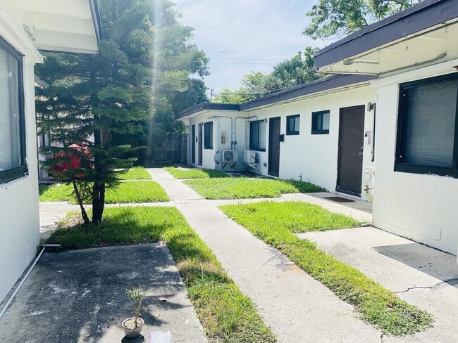 Building Photo - 841 NW 5th Ave