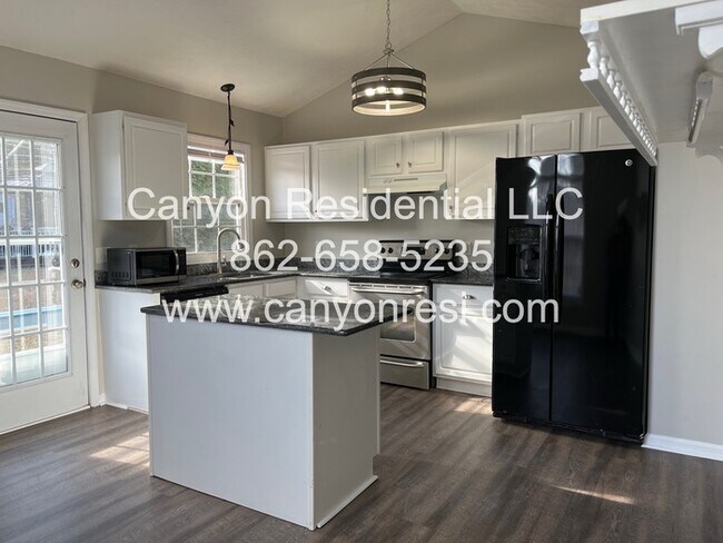 Building Photo - 461 Bedford Knoll Dr