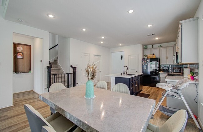 Building Photo - 4722 Crest Hill Dr