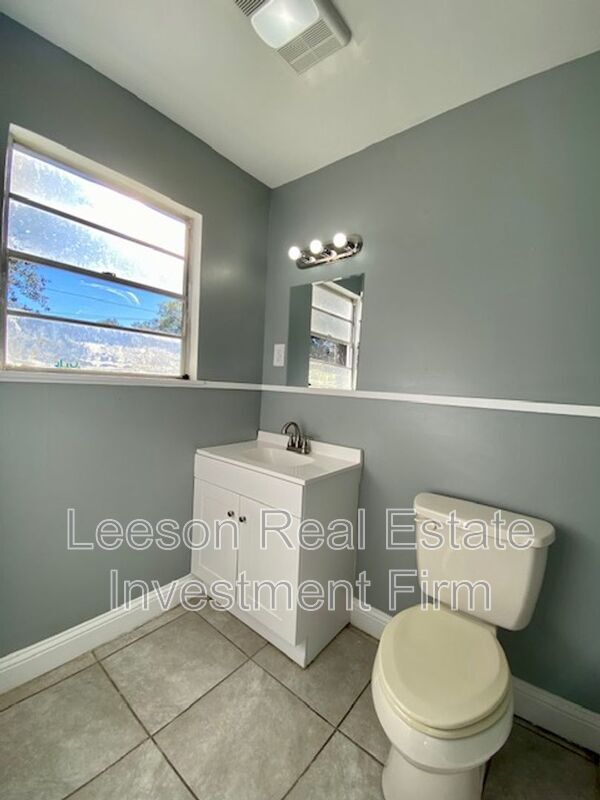 Building Photo - 3437 Red Bud Ln